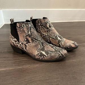 Qupid snake booties, women's 8.5
